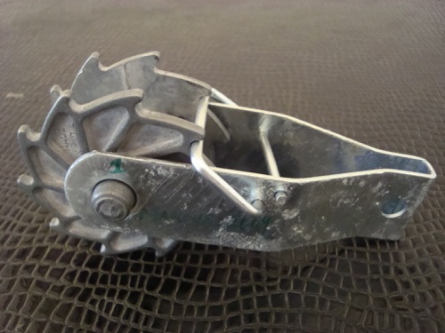 Wire tightener with zinc die cast cog. Hot dip zinc galvanised steel frame. Stainless steel wire flapper. 400 lb. capacity.